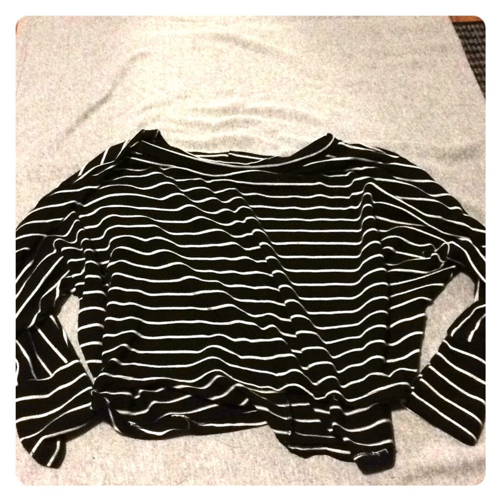 Lush black and white crop top